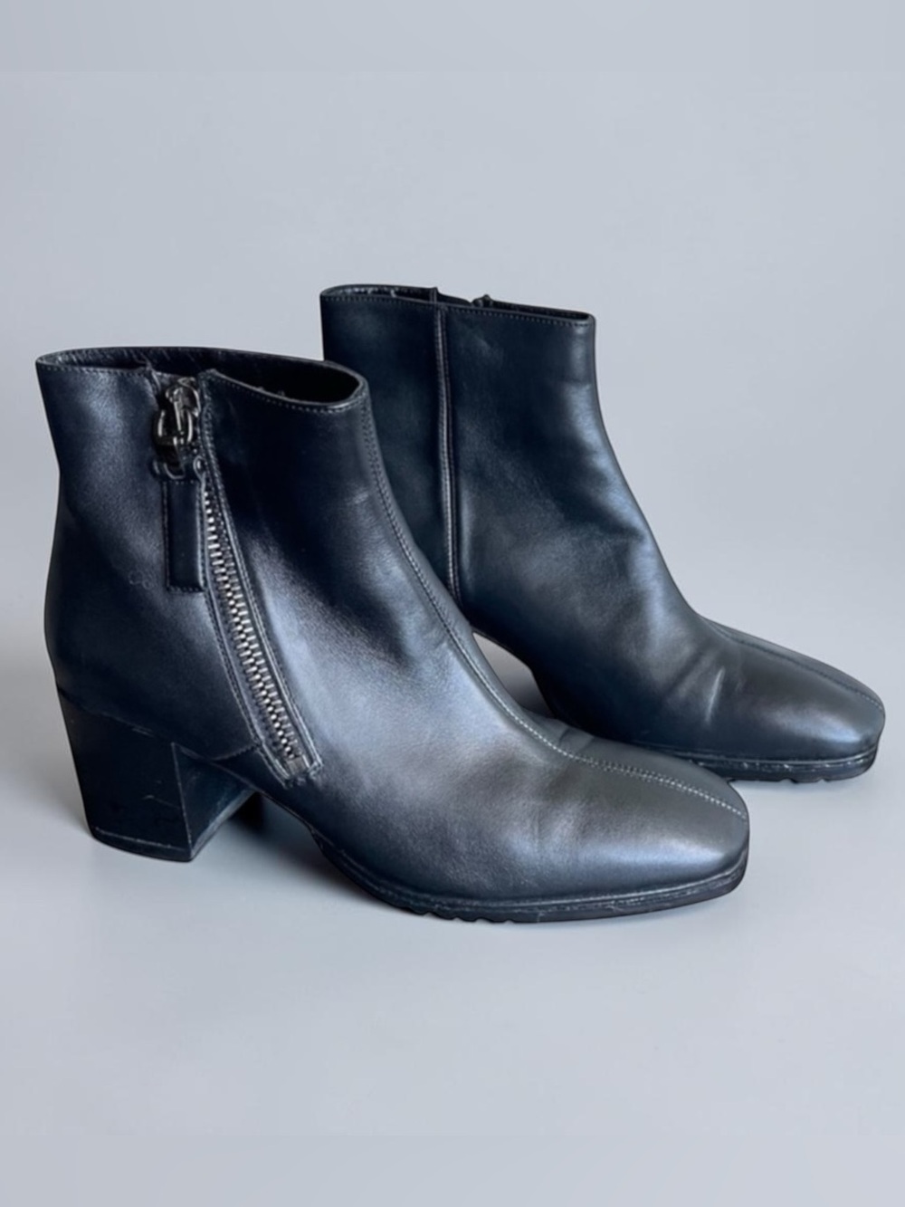 Aquatalia Women’s Black Leather Ankle Boots 10 Italy Side Zip Vibram Block Heel